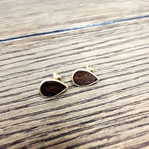 💗 Wood and gold toned teardrop earrings - Picture 3 of 3